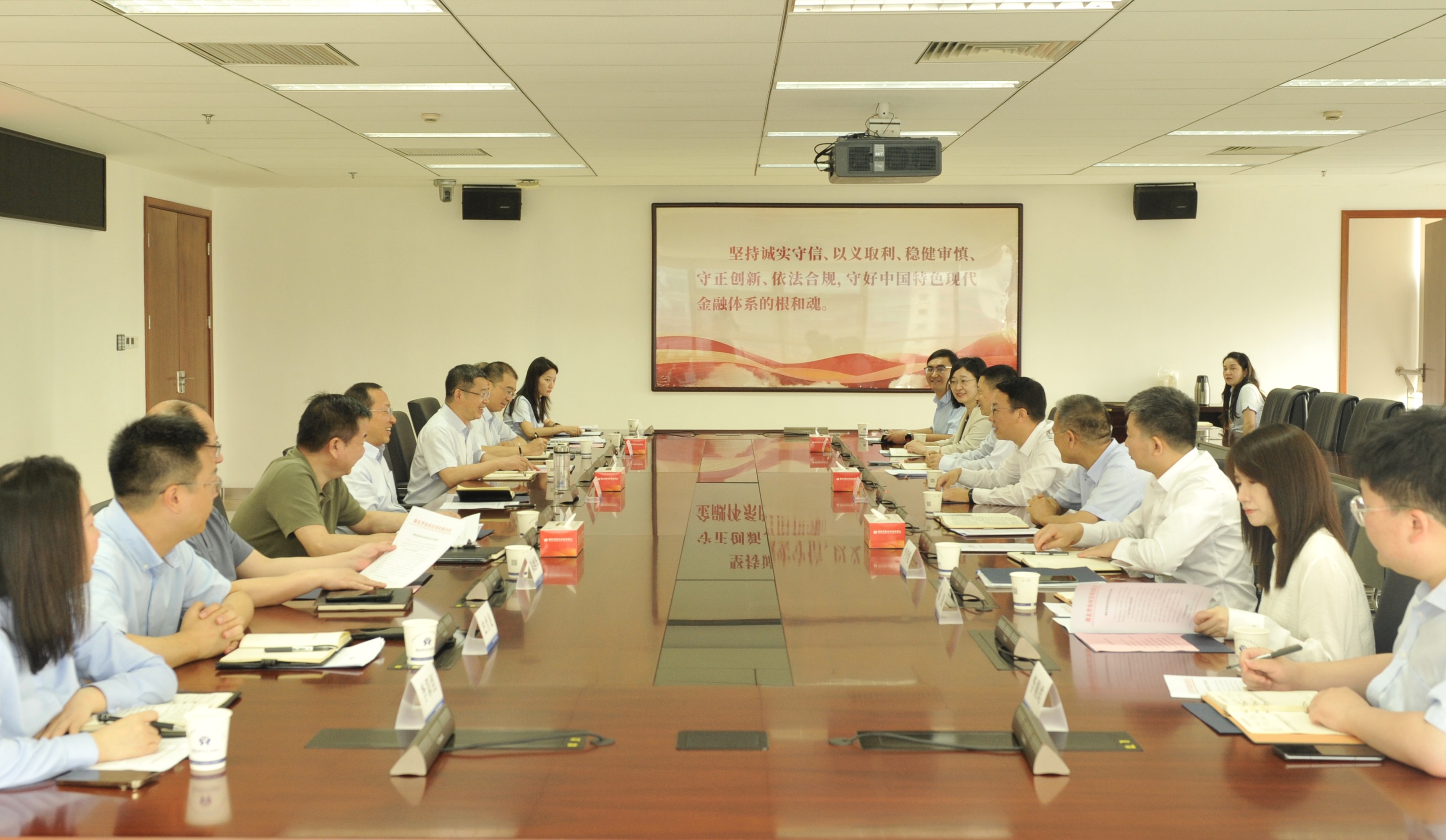 会议照片.jpg