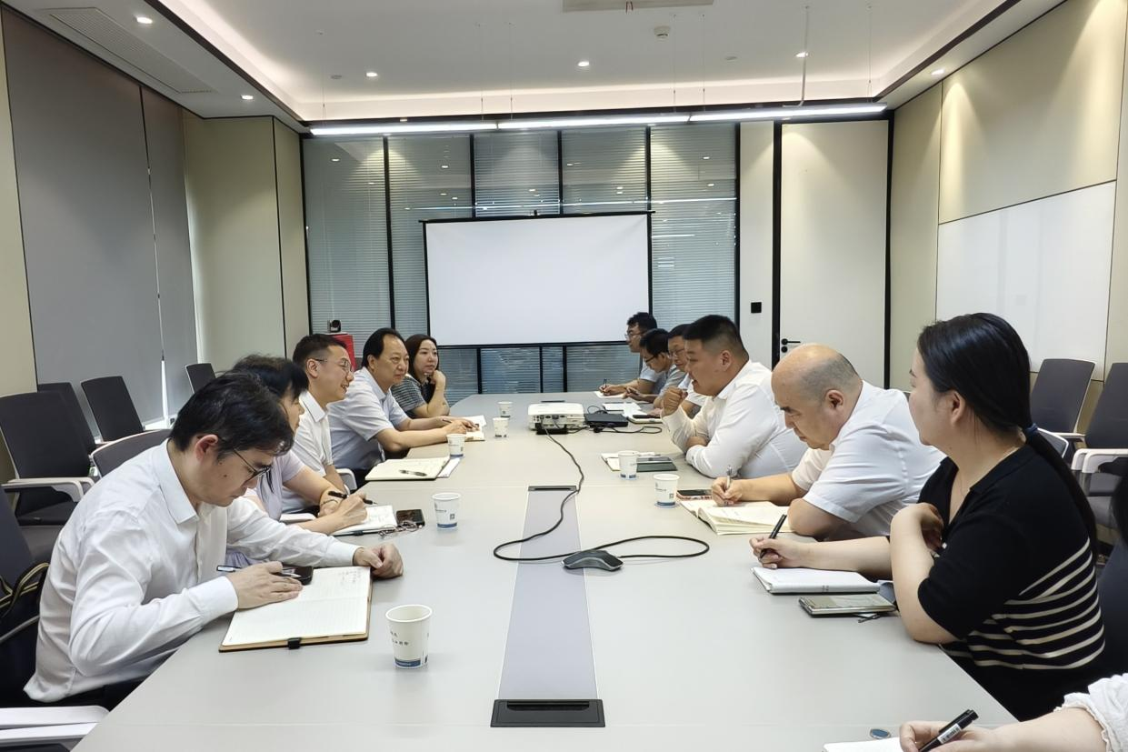 张龙一行赴武汉分公司调研指导